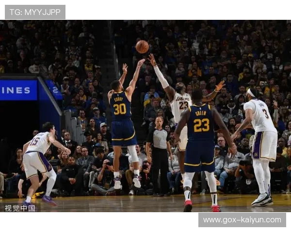 NBA新赛季揭幕战湖人勇士再燃对决历史恩怨与商业价值齐爆发 NBA新赛季揭幕战湖人勇士再燃对决历史恩怨与商业价值齐爆发